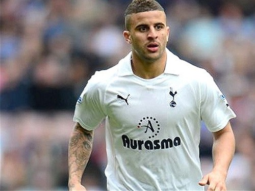 Pha đốt đền của Kyle Walker giúp chủ nhà Man Utd vươn lên dẫn trước