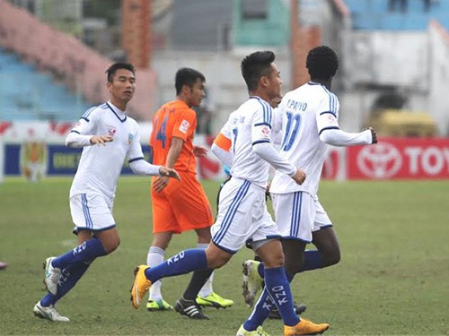 QNK Quảng Nam 2-1 SHB Đà Nẵng: Lần đầu cho đội bóng đất Quảng