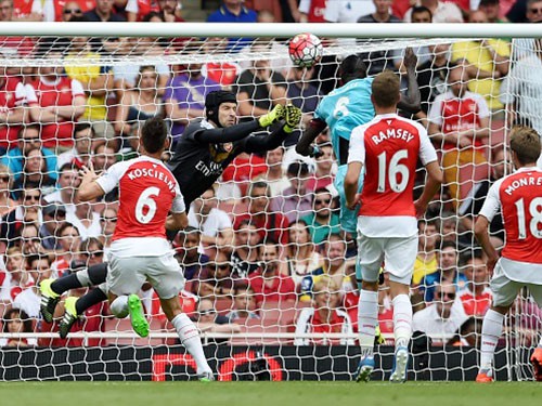 Arssenal 0-2 West Ham: Búa tạ đập nát thần công