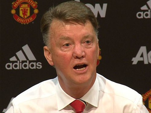 Luis Van Gaal cao hứng hát ‘When I’m Sixty Four’