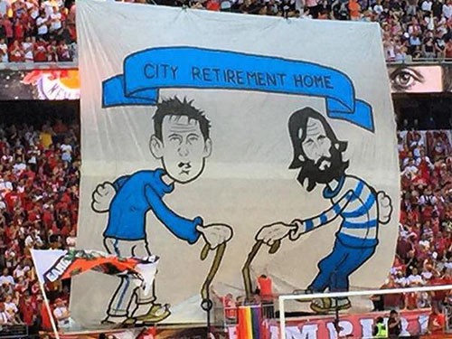 CĐV New York Red Bulls và hình ảnh chế giễu Lampard – Pirlo
