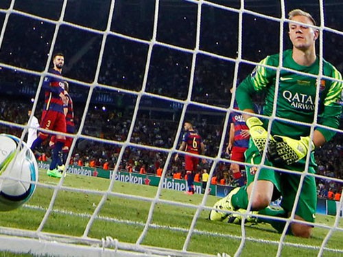 Học Neuer, Ter Stegen vào lưới nhặt siêu phẩm