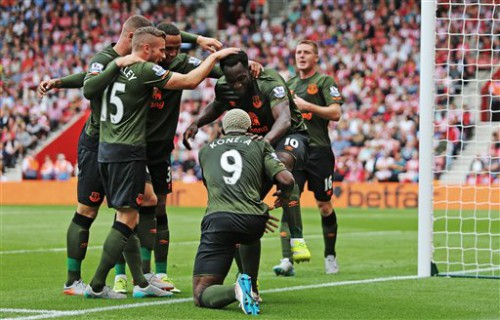 Vòng 2 Premier League 2015/16: Chủ nhà “hóc xương”