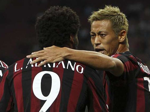AC Milan 2-0 Perugia: Honda khai hỏa, Milan đi tiếp