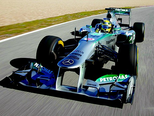 Mercedes tiến thoái lưỡng nan