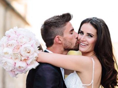 Borini nuốt nước mắt trong ngày cưới