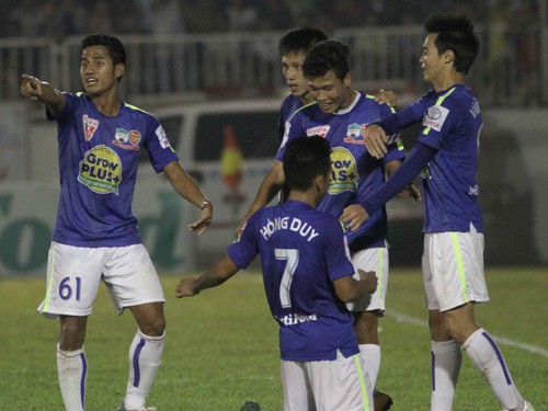 Khi bầu Đức “tát nước”