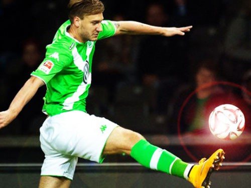 Lord Bendtner thể hiện tài tâng bóng nghệ thuật không kém ai
