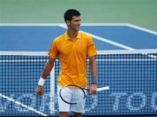 Djokovic tẽn tò trước những cú đánh hay của Benoit Paire