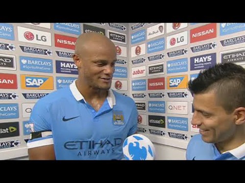 Kompany làm phiên dịch viên cho Aguero