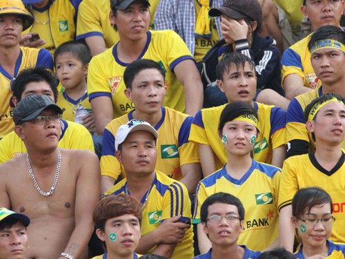 CĐV SLNA: “Xin đừng phản bội tình yêu…”
