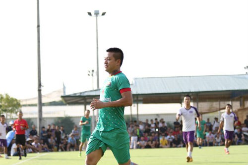 Chùm ảnh: Tuấn Hưng cùng HAT FC đánh bại Phoenix FC
