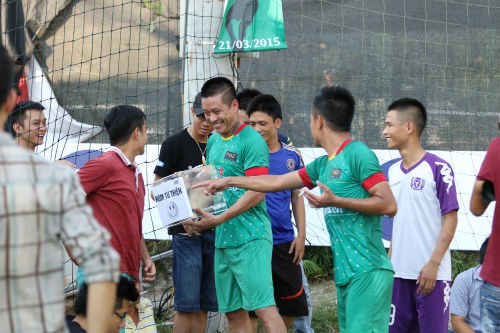 Tuấn Hưng & HAT FC với hàng loạt những hoạt động thiện nguyện: Thông điệp của bóng đá