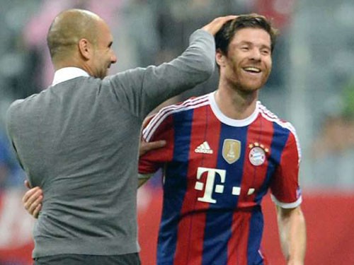 Xabi Alonso tức tối vì Pep nói quá nhiều