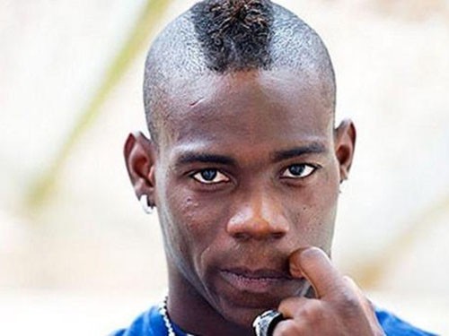 Jamie Carragher: “Balotelli đùa giỡn Rodgers”
