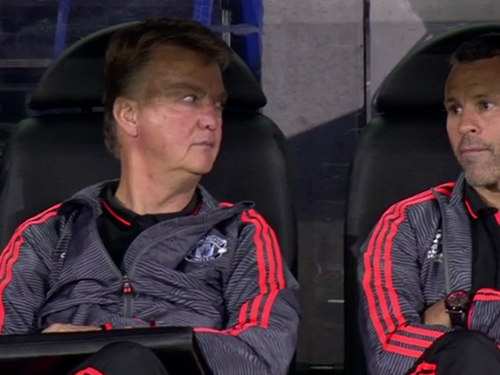 Cảm xúc của Van Gaal và Ryan Giggs sau khi Chicharito đá hỏng penalty