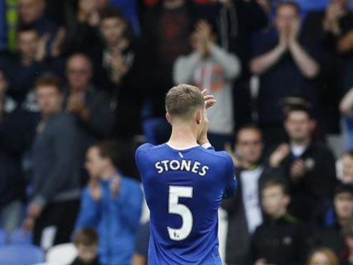 Nghi vấn John Stones ‘thả’ để ‘đào tẩu’ trong trận gặp Barnsley?