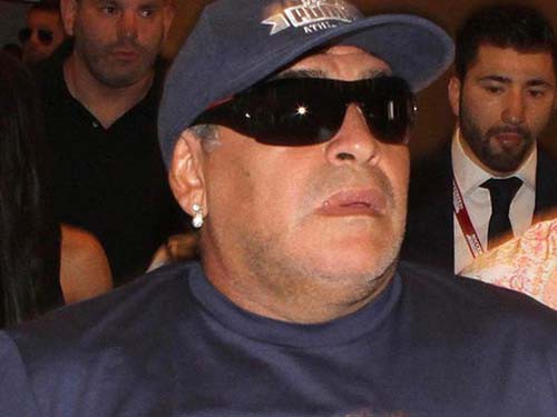 Maradona sang Mỹ kiện vợ cũ