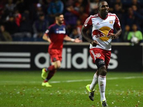 Pha dàn xếp đá phạt cực kỳ tinh quái của New York Red Bulls