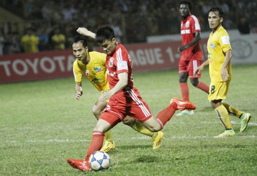 B. Bình Dương 5-2 FLC Thanh Hoá: Vua chả sợ ai