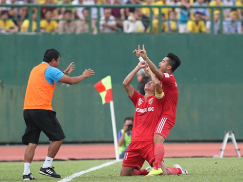 B.Bình Dương 5-2 FLC Thanh Hóa: Sờ tay vào Cúp