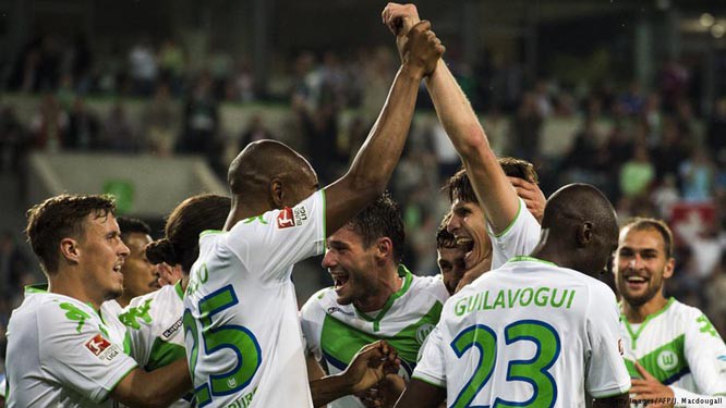 Wolfsburg 3–0 Schalke: “Bầy sói” vượt lên đầu