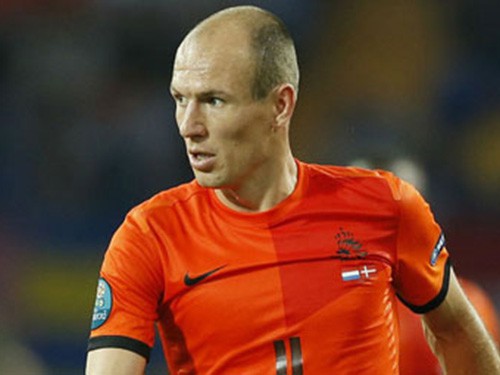 Arjen Robben: Cười trên nỗi đau của… Van Persie