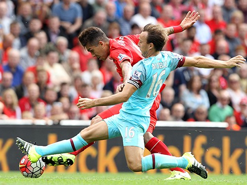 Liverpool 0-3 West Ham: Anfield đẫm lệ