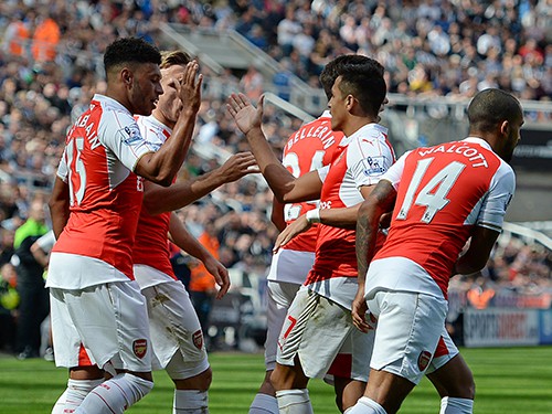 Newcastle 0-1 Arsenal: Có quà nhờ trọng tài “quá còi”