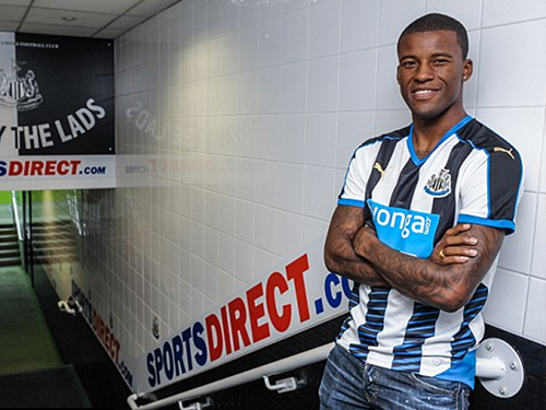 Tân binh Newcastle lĩnh thẻ chỉ vì nói quá nhiều