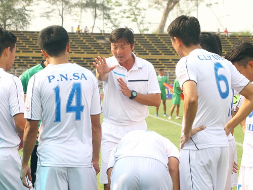 Những chuyện chỉ có ở V.League: Doping tiền, áo giáp & chống trộm