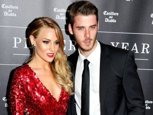 De Gea ở lại M.U, bồ già cay cú