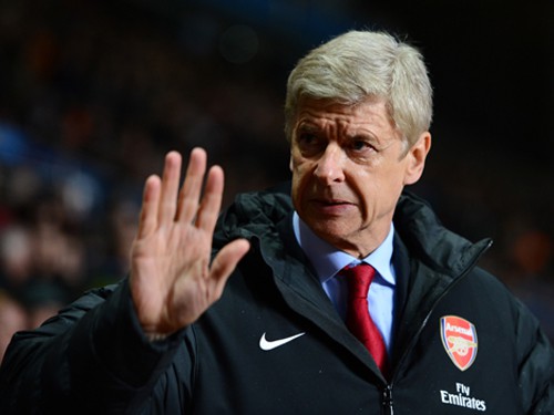 Arsenal “đầu hàng sớm”: Không mua, cứ chờ đến… “mùa quýt”