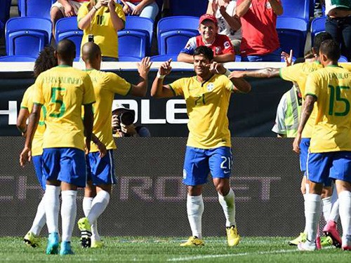 Costa Rica 0-1 Brazil: Hulk nổ súng, Brazil thắng tối thiểu