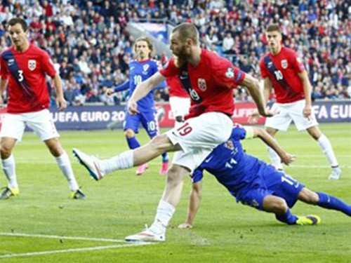 Na Uy 2-0 Croatia: Corluka đốt đền, Croatia mất ngôi nhì bảng