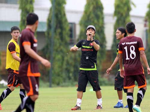 Đội tuyển Việt Nam: Đề phòng củi lửa…
