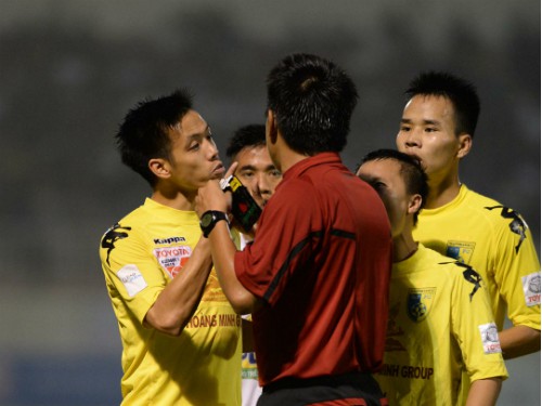 HA.GL và Hà Nội.T&T nhận 4 án phạt