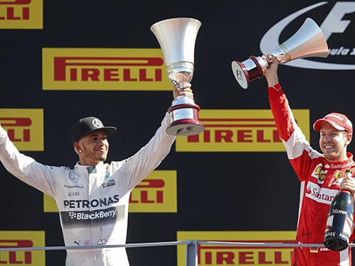 Lewis Hamilton suýt mất chức vô địch