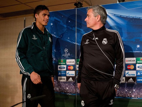 Raphael Varane: Thành tài nhờ thầy Mou sút… vào mông