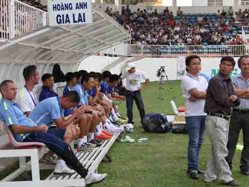 HA.GL: Đá cho bõ tức