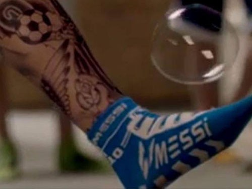 Lionel Messi và biệt tài tâng bong bóng xà phòng