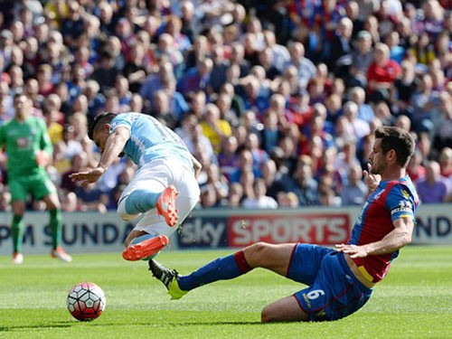 Crystal Palace 0-1 Man City: Suýt tịt ngòi, may còn Iheanacho