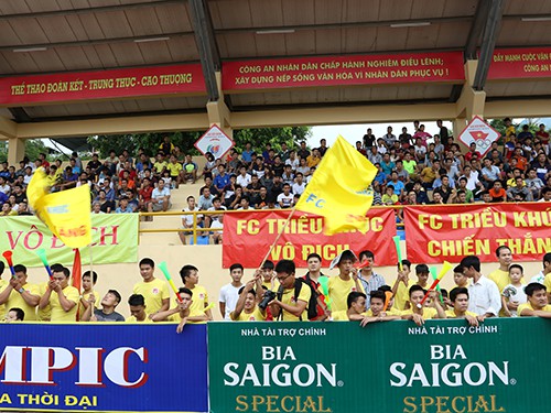 “Ngoại hạng phủi”: Sức hấp dẫn không thể chối từ