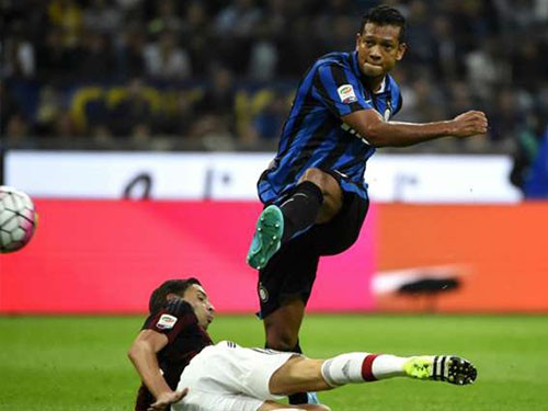 Inter Milan 1-0 AC Milan: Thắng derby, Inter lên ngôi đầu