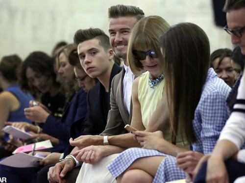 Beckham và con cổ vũ Victoria