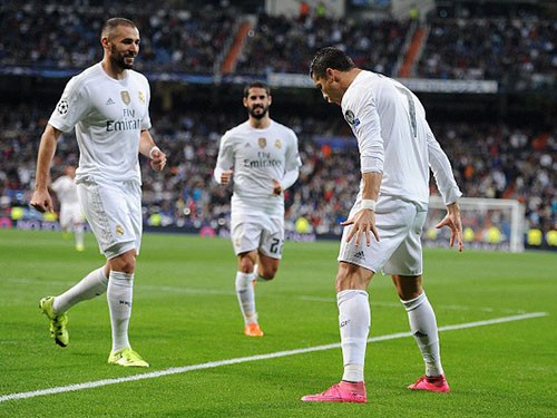 Real Madrid 4-0 Shakhtar Donetsk: Ronaldo tiếp đà thăng hoa, Real chiếm ngôi đầu bảng A