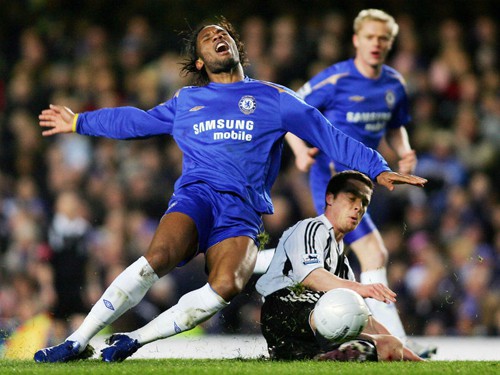 Trọng tài Anh: “Premier League lây bệnh từ cầu thủ ngoại”