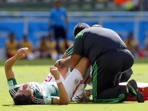 “Đồ tể” Hector Moreno: “Xin lỗi, tôi cũng từng… gãy chân”!