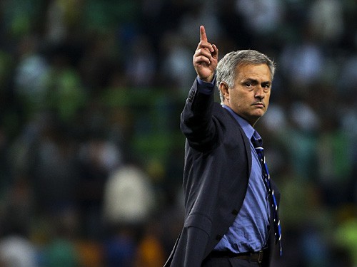 Jose Mourinho: Thay bác sĩ Eva Carneiro bằng Thánh cô Việt Nam