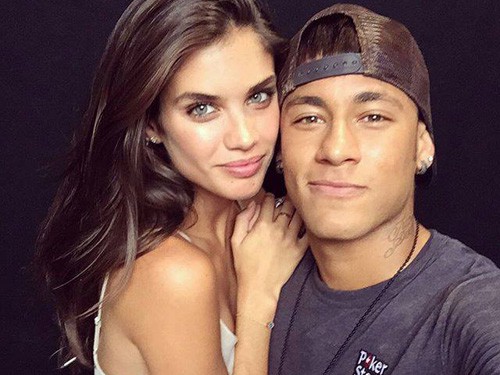 Neymar so tài với thiên thần Victoria’s Secret